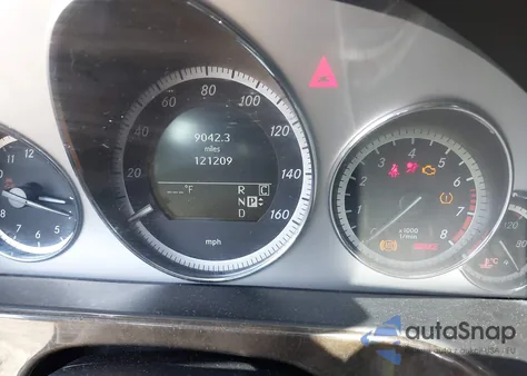 2010 Mercedes-Benz E 550 4Matic z USA, uszkodzony, nr VIN WDDHF9AB2AA147637